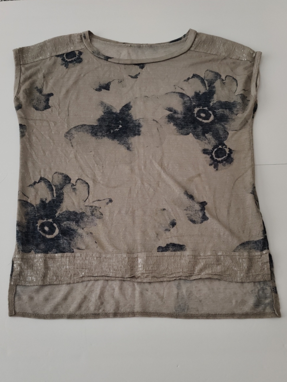 Women’s Floral Short Sleeve Top in Taupe and Blue With Sequins